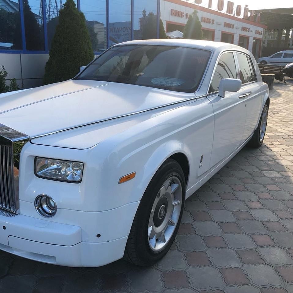 Аренда Rolls-Royce Phantom представительского класса с водителем в  Владикавказе по цене от 6000 рублей в час | REQCAR.COM